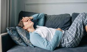 الصداع قد يكون إشارة لنوبات الصرع.. ما العلامات التحذيرية الأخرى؟