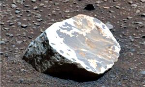 صخور بيضاء تكشف عن تشابه مناخي مذهل بين المريخ والأرض قبل مليارات السنين