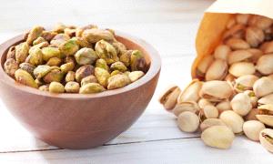 دراسة: تناول الفستق ليلًا يُبطئ تطور السكري..