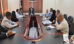 نائب وزير المياه والبيئة يناقش مع أمين عام محلي المهرة أوضاع قطاع المياه والبيئة في المحافظة