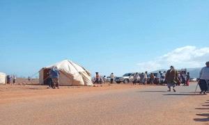 أبناء سقطرى ينصبون خيمة اعتصام للمطالبة بإعادة افتتاح المطار

