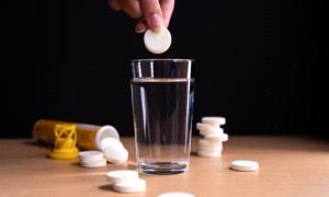 تحذيرات طبية: الجرعات العالية من فيتامين C قد تقود إلى مخاطر صحية خطيرة