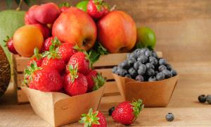 طبيب يحذّر من مخاطر بعض الفواكه الشائعة