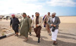 المحافظ الثقلي يستقبل نائب وزير الأوقاف والإرشاد في مطار سقطرى الدولي