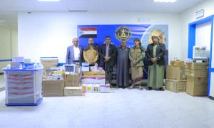 مقدمة من الرئيس الزُبيدي.. انتقالي وادي وصحراء حضرموت يسلّم مساعدات طبية لمستشفى القطن العام.