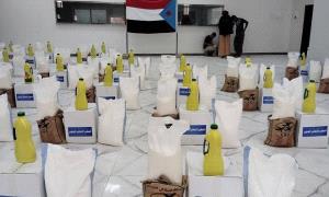 لجنة الإغاثة بانتقالي وادي وصحراء حضرموت توزع السلال الغذائية على الأسر المحتاجة