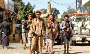 "الولاء بالإكراه".. كيف ينهار "العقد الاجتماعي" في مناطق الحو.ثيين باليمن؟