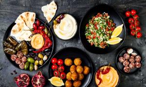 5 أسباب تجعل العشاء المبكر أفضل لجسمك وعقلك