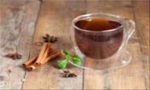شاي القرفة والقرنفل.. وصفة طبيعية لإنعاش الجسم بعد الغداء