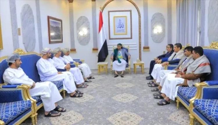 الكشف عن خلية استخبـ.ـاراتية حوثـ.ـية في سلطنة عُمان لتنسيق تهريب السـ.ـلاح والدعم من إيران