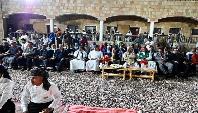 وزير الإعلام والثقافة والسياحة يشيد بالفنون والتراث السقطري 