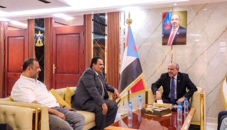 الكثيري يطلع على جهود شركة النفط بالعاصمة عدن للحفاظ على استقرار السوق المحلية

