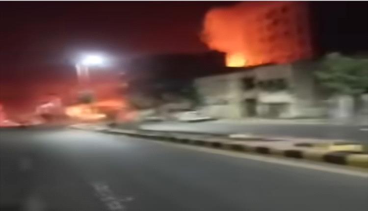 انفجارات عنيفة تندلع بخزانات محطة بترول في حوض الأشرف بتعز