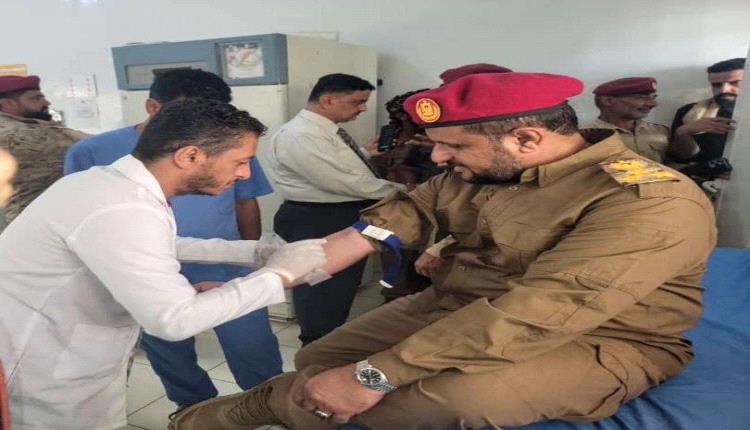 العميد المشوشي يزور مستشفى عبود العسكري ويتبرع بالدم ضمن حملة دعم بنك الدم
