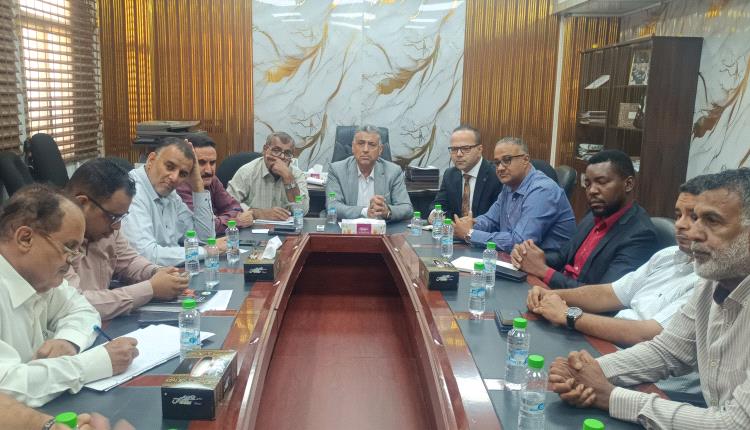 نائب محافظ عدن والمفوضية السامية يؤكدان على تسريع تنفيذ مشروع الصرف الصحي لخدمة اللاجئين والمجتمع المضيف