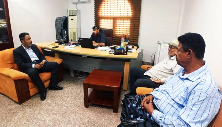 رئيس تنفيذية انتقالي أبين يتفقد مصنع الاسمنت بمديرية خنفر