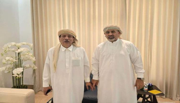 الرئيس الزُبيدي يلتقي محافظ المهرة ويؤكد دعمه لتعزيز الأمن والتنمية في المحافظة