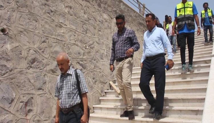 الزامكي يتفقد اللمسات الأخيرة لمشروع حديقة شلالات عقبة المعلا المموّل من السلطة المحلية بعدن
