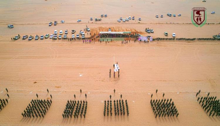 بعرض عسكري مهيب.. قوات دفاع شبوة تحتفي باختتام دورتين تدريبيتين لمنتسبيها