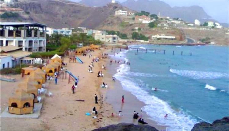 خفر السواحل يحذر من السباحة في سواحل عدن خلال موسم الرياح