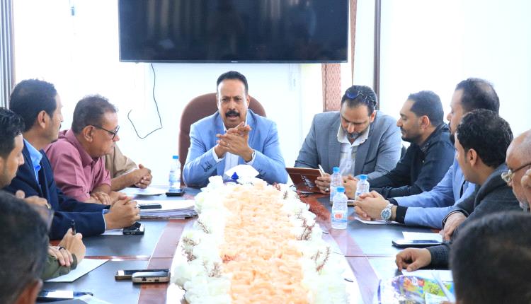 العقربي يترأس اجتماعاً موسعاً مع قيادة المؤسسة العامة للطرق والجسور ويؤكد دعم جهود تفعيل نشاطها