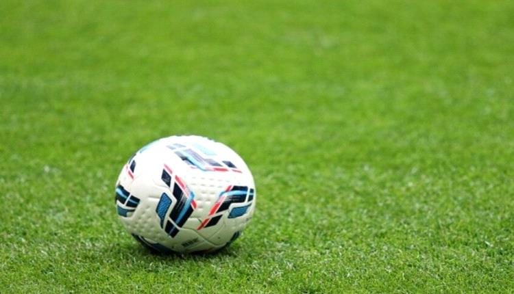 توتر سياسي يتحول إلى هتافات عنصرية في دوري المؤتمر الأوروبي