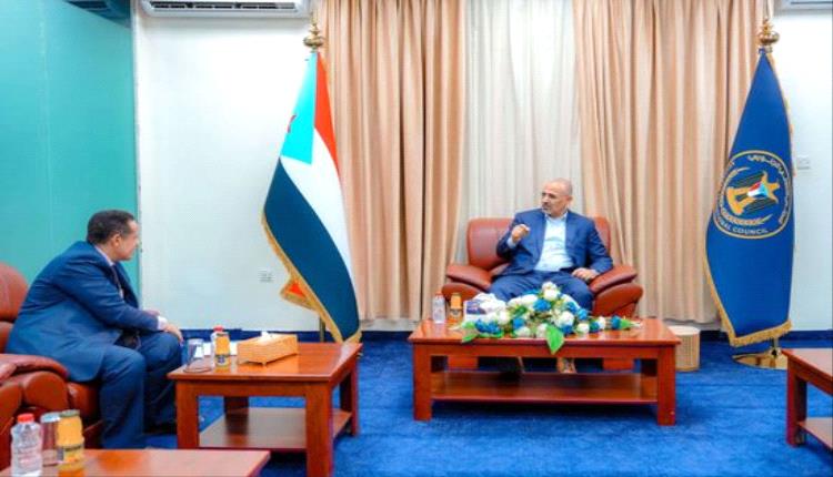 الزُبيدي يطّلع على أداء هيئة الانتقالي في لحج ويشدد على تعزيز العمل المؤسسي