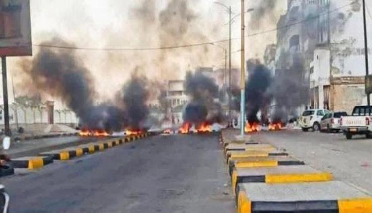  احتجاجات شعبية في المكلا رفضًا لتردي الخدمات وانقطاع الكهرباء
