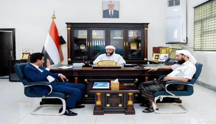 وزير الأوقاف يبحث مع السفير اليمني لدى إندونيسيا تعزيز التعاون الديني والثقافي