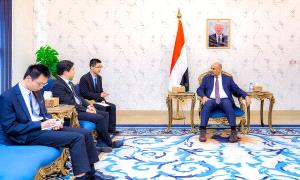 اللواء الزُبيدي يؤكد حاجة اليمن للدعم الصيني لحل أزمة الكهرباء وتطوير القطاعات الحيوية

