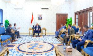 الرئيس الزُبيدي يُشيد بجهود الصليب الأحمر ويؤكد دعم المجلس لتسهيل مهامه الإنسانية