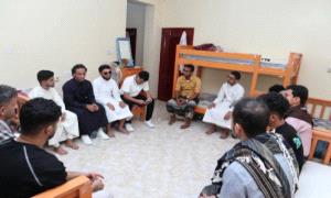 السقاف يزور الدكتور عبدالرحيم اليافعي ويشيد بإصراره وتفوقه العلمي
