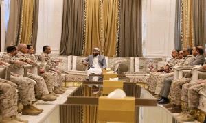 خلال ترأسه اجتماعا عسكريا..المحرّمي: سقوط الحو. ثي بات وشيكاً والجيش على أهبة الاستعداد