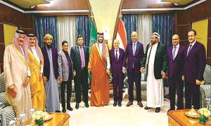 دعوات الحكم الذاتي في الجنوب.. بين فشل سياسة الانتقالي ونجاح الشرعية بالاختراق
