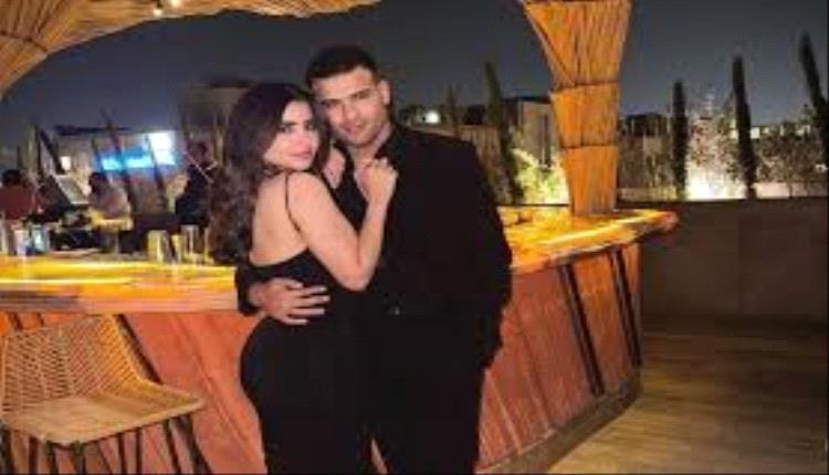 فنان مصري مشهور يعلن طلاق زوجته بعد 6 سنوات