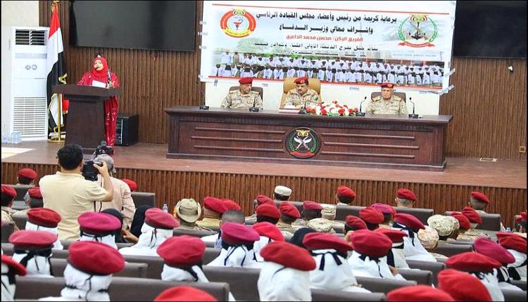 وزير الدفاع يشيد بالكفاءات الطبية الشابة خلال حفل تخرج دفعة جديدة بعدن