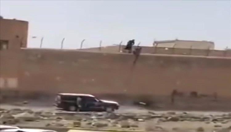 بتسهيل مباشر من قيادات أمنية بارزة .. هروب خمسة سجناء مدانين بالقـ.ـتل من سجن في هذه المحافظة!