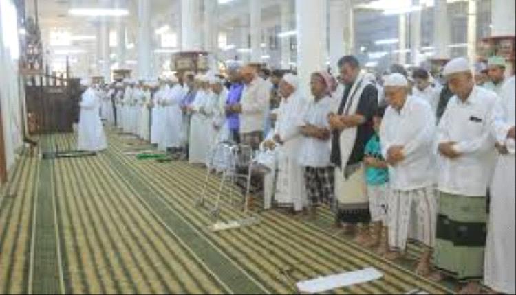 وكيل محافظة حضرموت يؤدي صلاة عيد الأضحى المبارك