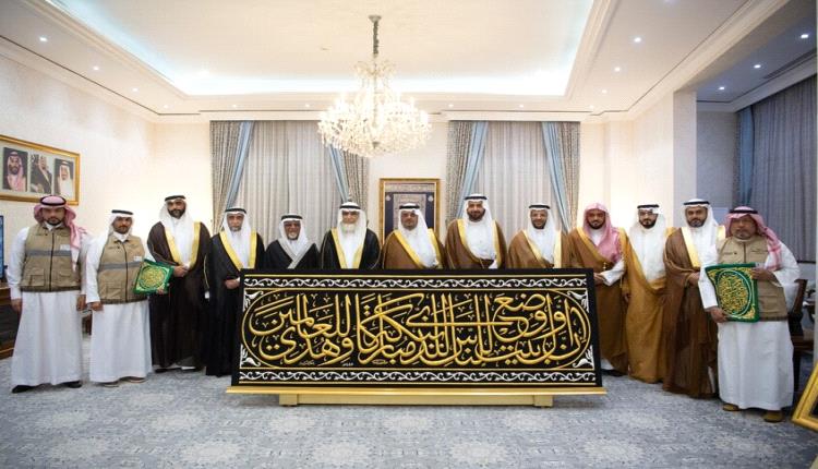 الإيذان باستبدال كسوة الكعبة المشرفة (صور)