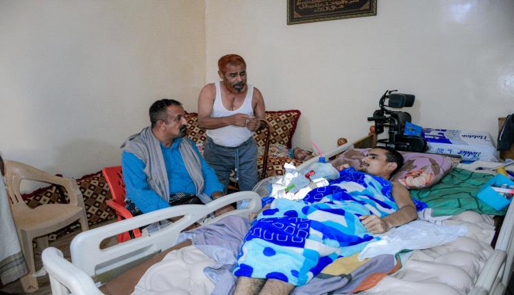 النوبة يختتم زيارات الجرحى المقعدين في منازلهم ويطالب بسرعة علاج الحالات الحرجة بالخارج
