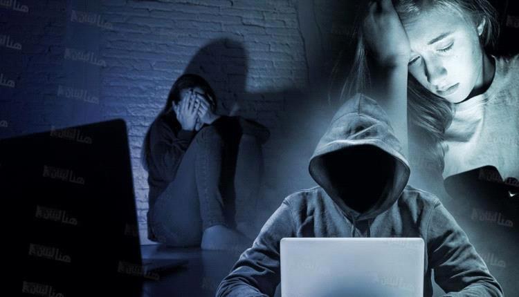 فضيحة ابتزاز إلكتروني تهز العاصمة عدن .. فتاة تسرق أكثر من 100 ألف دولار من الشباب والفتيات
