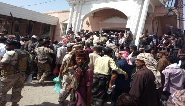 نجل شيخ مشائخ الصبيحة يستقبل وفد رفيع برئاسة محافظ الضالع 
