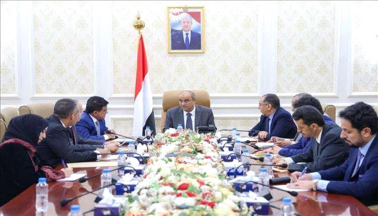 اول تحرك لرئيس الوزراء لتوفير الغاز في عدن