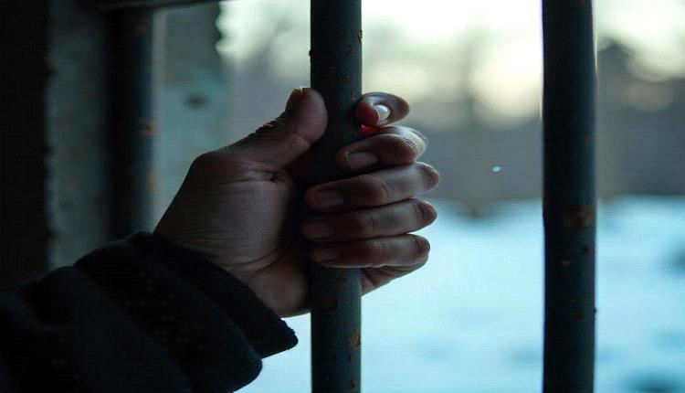 أمريكية عن اسباب هروبها من صنعاء .. ابن عمي كان يعنفني جسديًّا ولفظيًّا ويتحرش بي وعلى السلطات الافراج عن صديقاتي