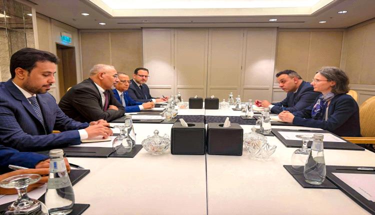 الرئيس الزُبيدي يبحث مع السفيرة الفرنسية جهود دعم الاقتصاد والتنمية في بلادنا