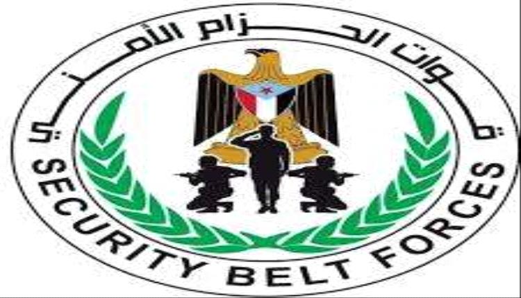 في موقف نبيل.. قوات الحزام الأمني الساحل بأبين تعيد حقيبة أموال ومقتنيات ثمينة إلى مالكها
