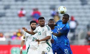 المنتخب السعودي يوضح حقيقة الكرة التي تحمل لفظ الجلالة في كأس الكونكاكاف