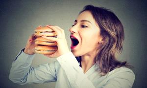 الغطس في الماء البارد قد يحفز شهيتك!