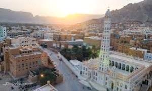 غرفة الطوارئ تسلّم أدوية ومستلزمات طبية لإصلاحية السجن ومراكز الشرطة بسيئون