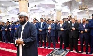 الرئيس العليمي يؤدي صلاة عيد الأضحى في عدن